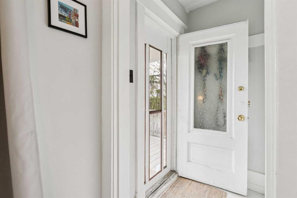 1305 20 Avenue Nw, Calgary, AB - Indoor Photo Showing Other Room