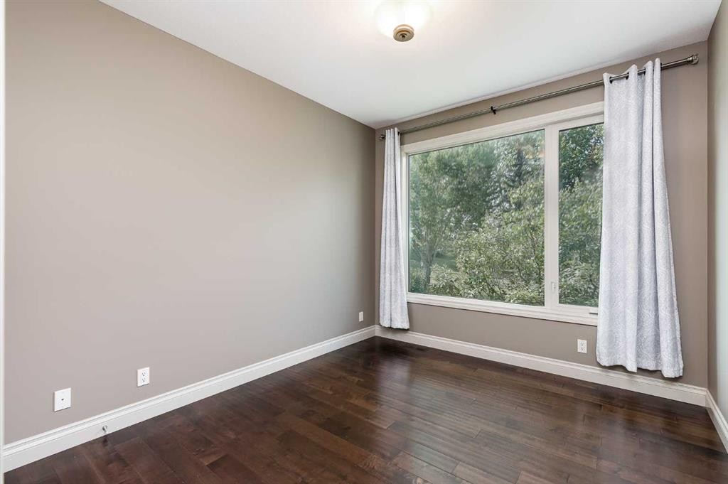 30 Meadow Pointe Drive, Heritage Pointe, AB - Indoor Photo Showing Other Room