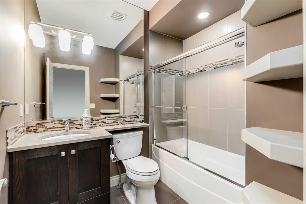 30 Meadow Pointe Drive, Heritage Pointe, AB - Indoor Photo Showing Bathroom