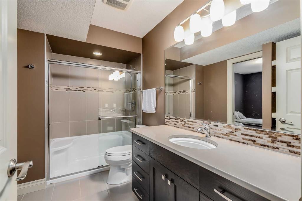 30 Meadow Pointe Drive, Heritage Pointe, AB - Indoor Photo Showing Bathroom