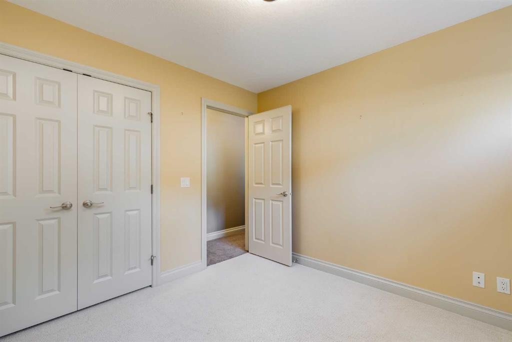 30 Meadow Pointe Drive, Heritage Pointe, AB - Indoor Photo Showing Other Room