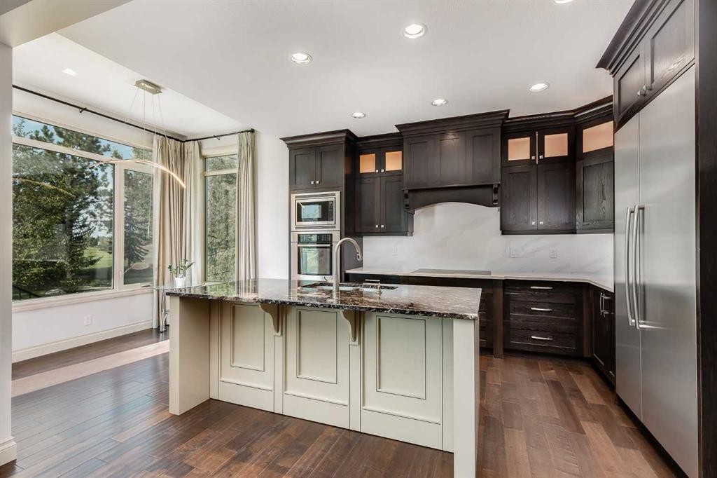 30 Meadow Pointe Drive, Heritage Pointe, AB - Indoor Photo Showing Kitchen With Upgraded Kitchen