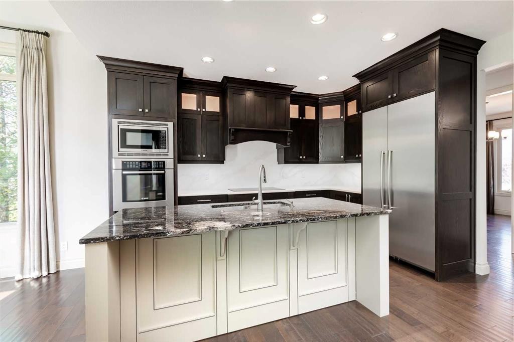 30 Meadow Pointe Drive, Heritage Pointe, AB - Indoor Photo Showing Kitchen With Double Sink With Upgraded Kitchen