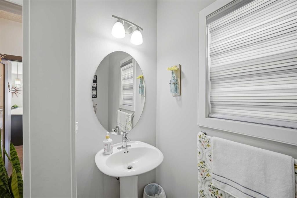 60 Redstone Grove Ne, Calgary, AB - Indoor Photo Showing Bathroom