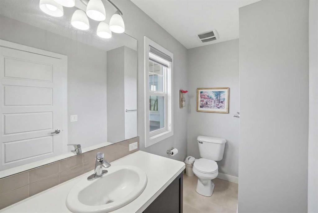 60 Redstone Grove Ne, Calgary, AB - Indoor Photo Showing Bathroom
