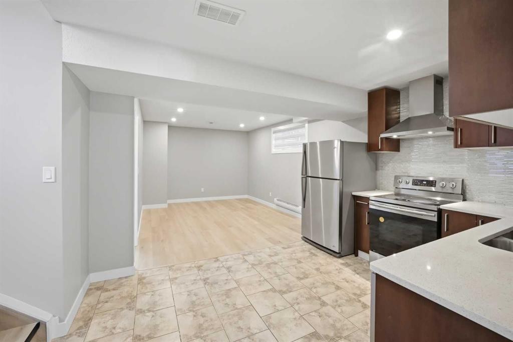 60 Redstone Grove Ne, Calgary, AB - Indoor Photo Showing Kitchen