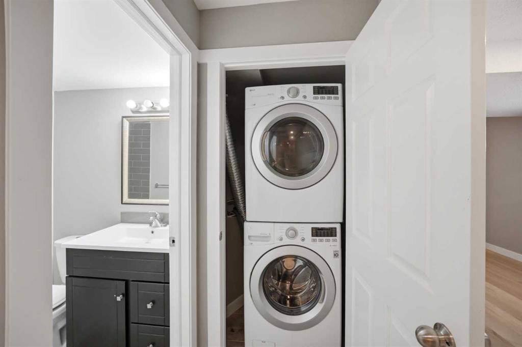 60 Redstone Grove Ne, Calgary, AB - Indoor Photo Showing Laundry Room