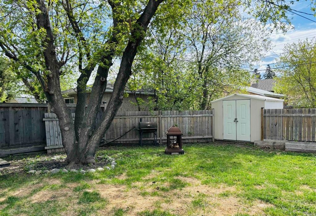 7417 24 Street Se, Calgary, AB - Outdoor