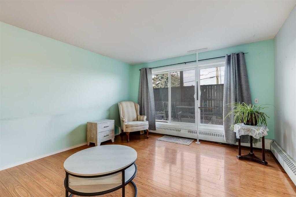 104-335 Garry Crescent Ne, Calgary, AB - Indoor