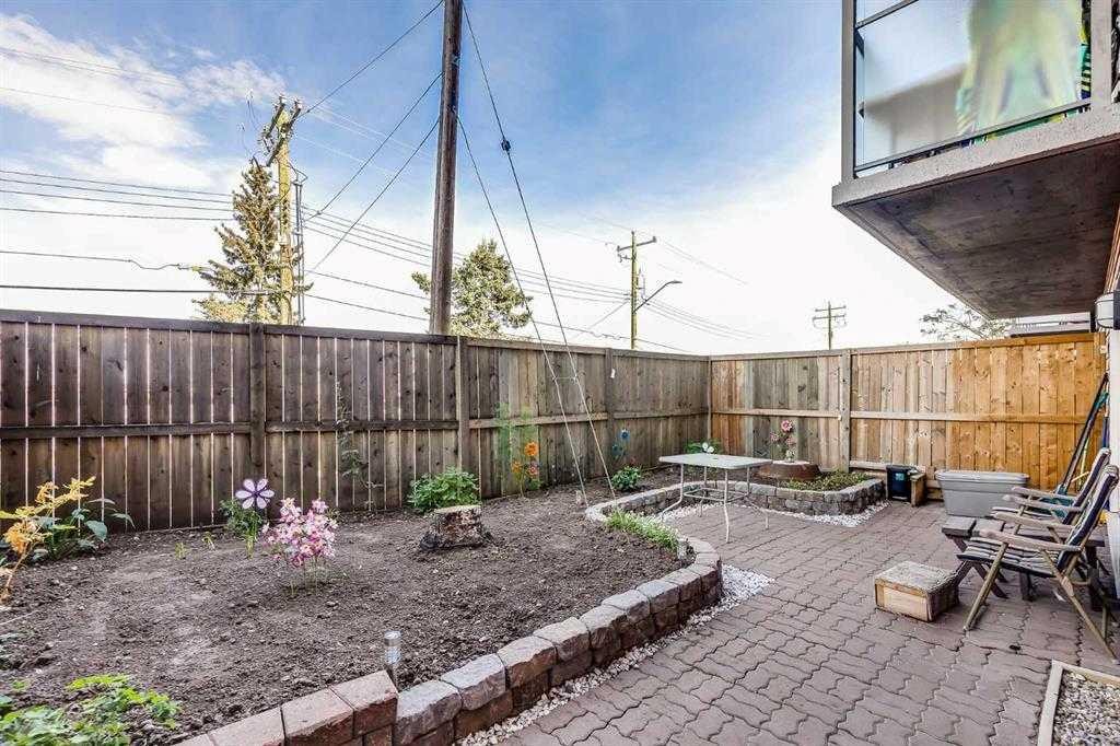 104-335 Garry Crescent Ne, Calgary, AB - Outdoor