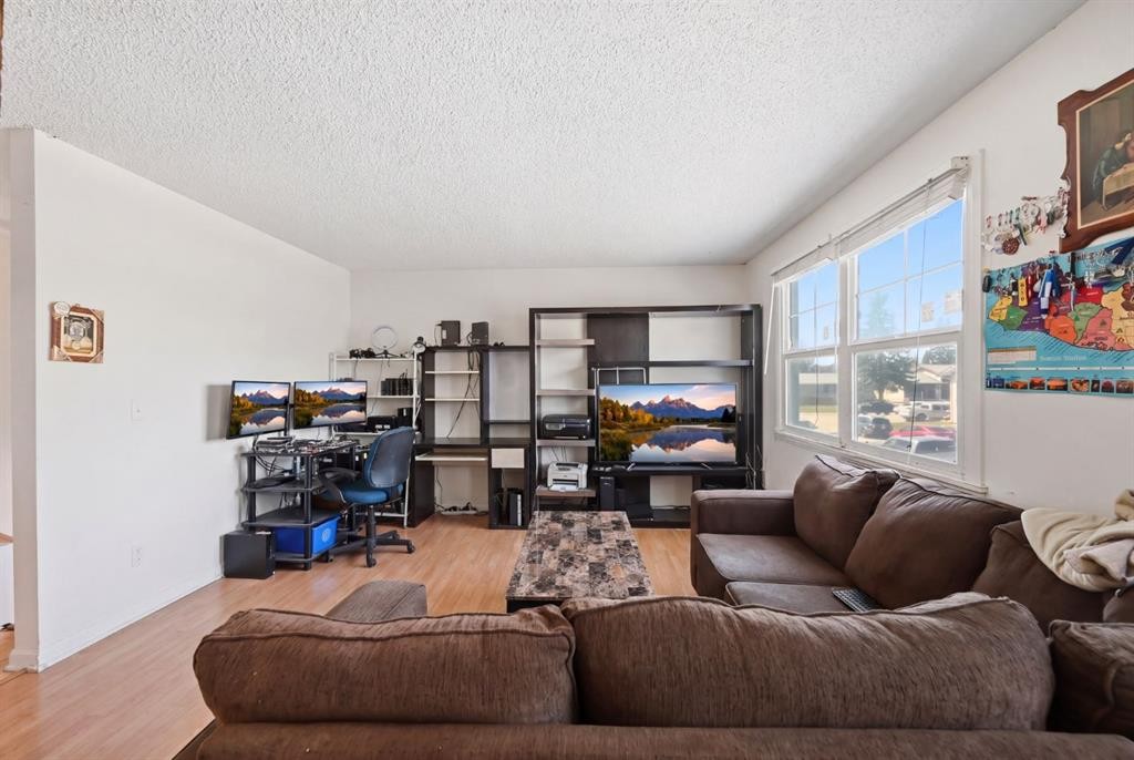 54 Pennsburg Way Se, Calgary, AB - Indoor Photo Showing Living Room