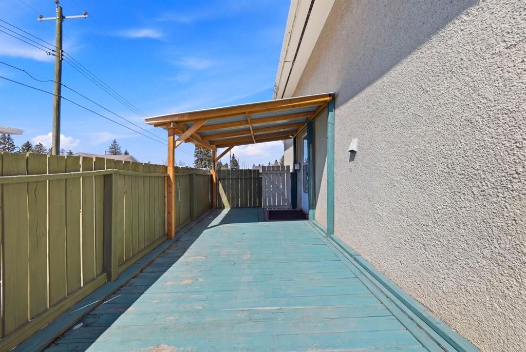 54 Pennsburg Way Se, Calgary, AB - Outdoor