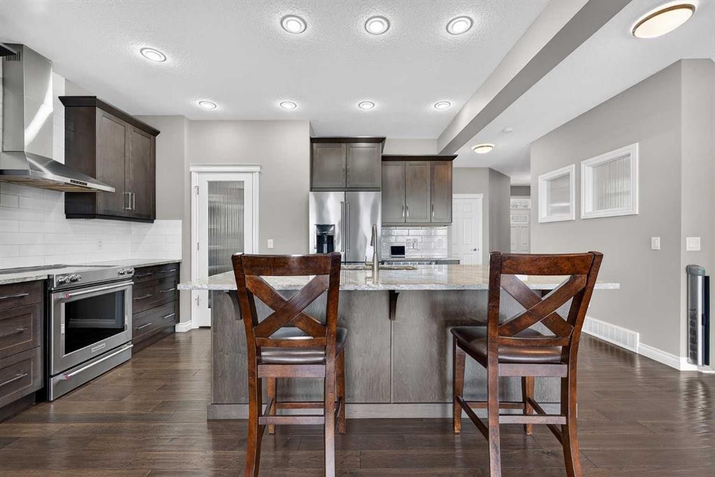 30 Evansborough View Nw, Calgary, AB - Indoor Photo Showing Kitchen With Stainless Steel Kitchen With Upgraded Kitchen