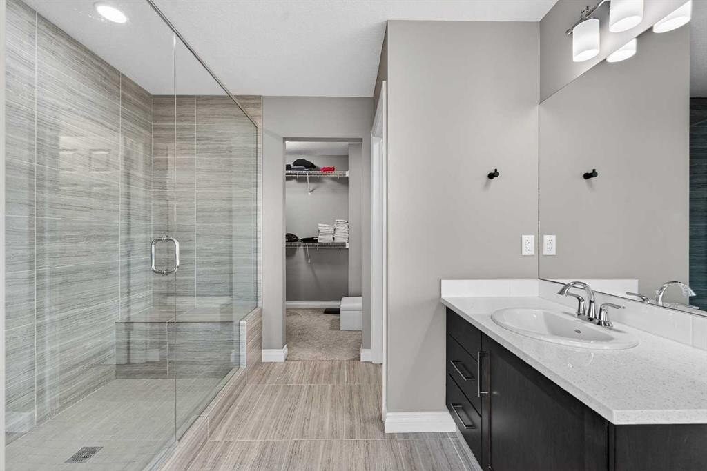 30 Evansborough View Nw, Calgary, AB - Indoor Photo Showing Bathroom