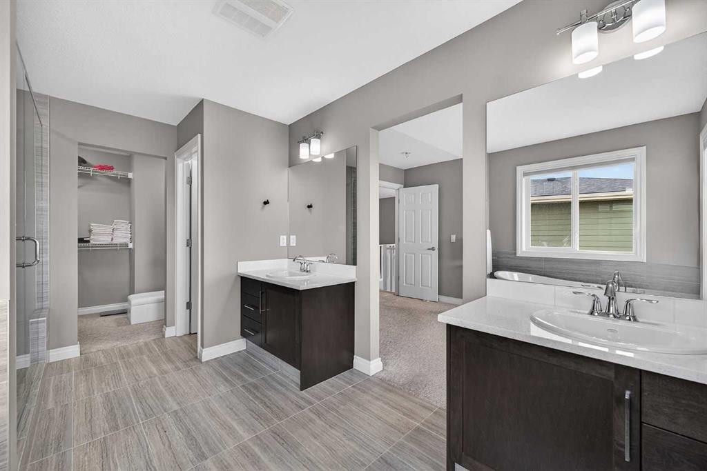 30 Evansborough View Nw, Calgary, AB - Indoor Photo Showing Bathroom