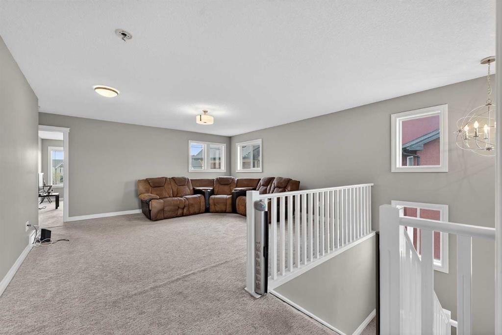30 Evansborough View Nw, Calgary, AB - Indoor Photo Showing Other Room