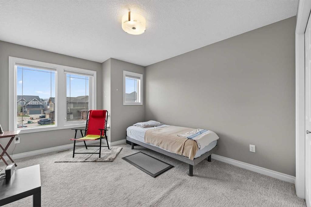 30 Evansborough View Nw, Calgary, AB - Indoor Photo Showing Bedroom