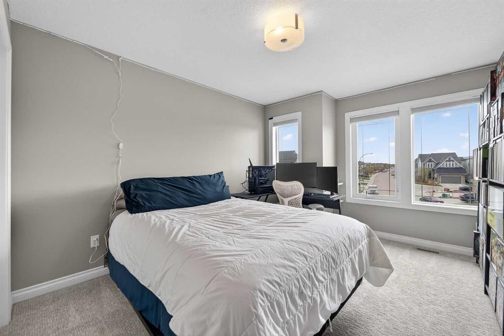 30 Evansborough View Nw, Calgary, AB - Indoor Photo Showing Bedroom