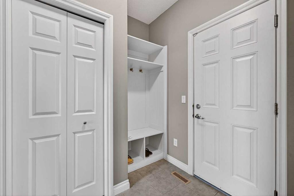 30 Evansborough View Nw, Calgary, AB - Indoor Photo Showing Other Room