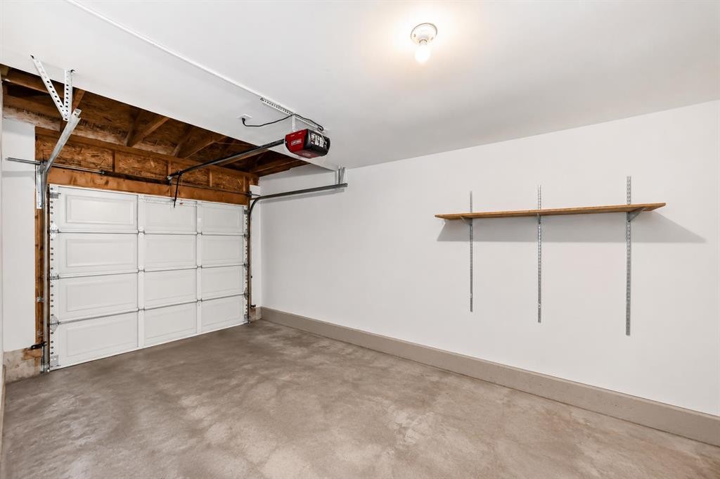 152 Country Hills Villas Nw, Calgary, AB - Indoor Photo Showing Garage