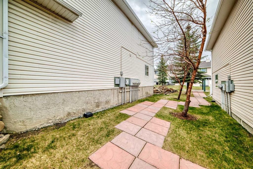 152 Country Hills Villas Nw, Calgary, AB - Outdoor