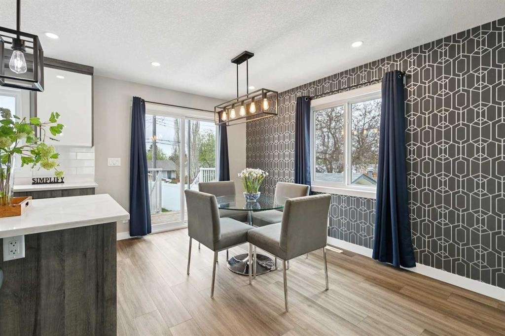 7116 Hunterwood Road Nw, Calgary, AB - Indoor Photo Showing Dining Room