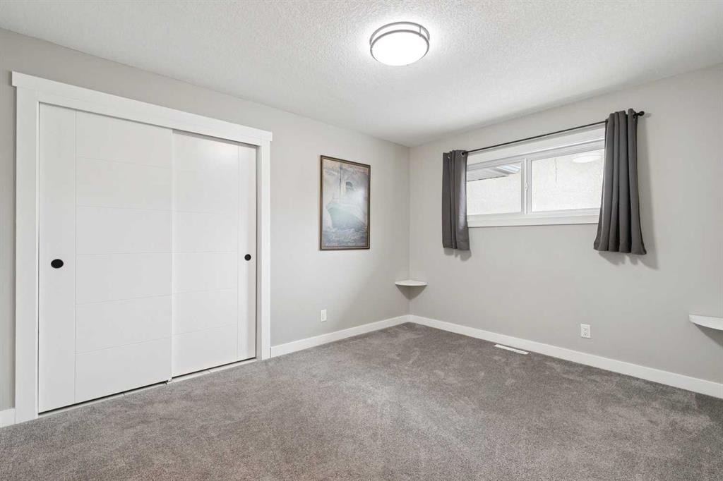 7116 Hunterwood Road Nw, Calgary, AB - Indoor Photo Showing Other Room