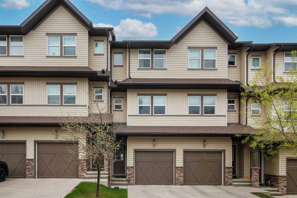 17-28 Heritage Drive, Cochrane, AB - Outdoor With Facade