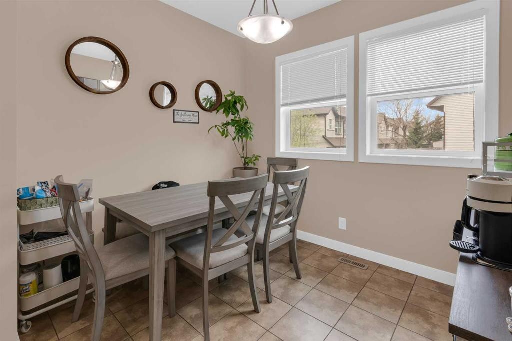 17-28 Heritage Drive, Cochrane, AB - Indoor Photo Showing Dining Room