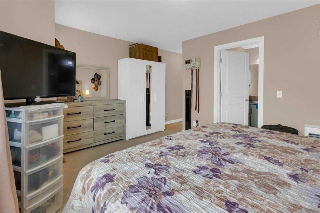 17-28 Heritage Drive, Cochrane, AB - Indoor Photo Showing Bedroom