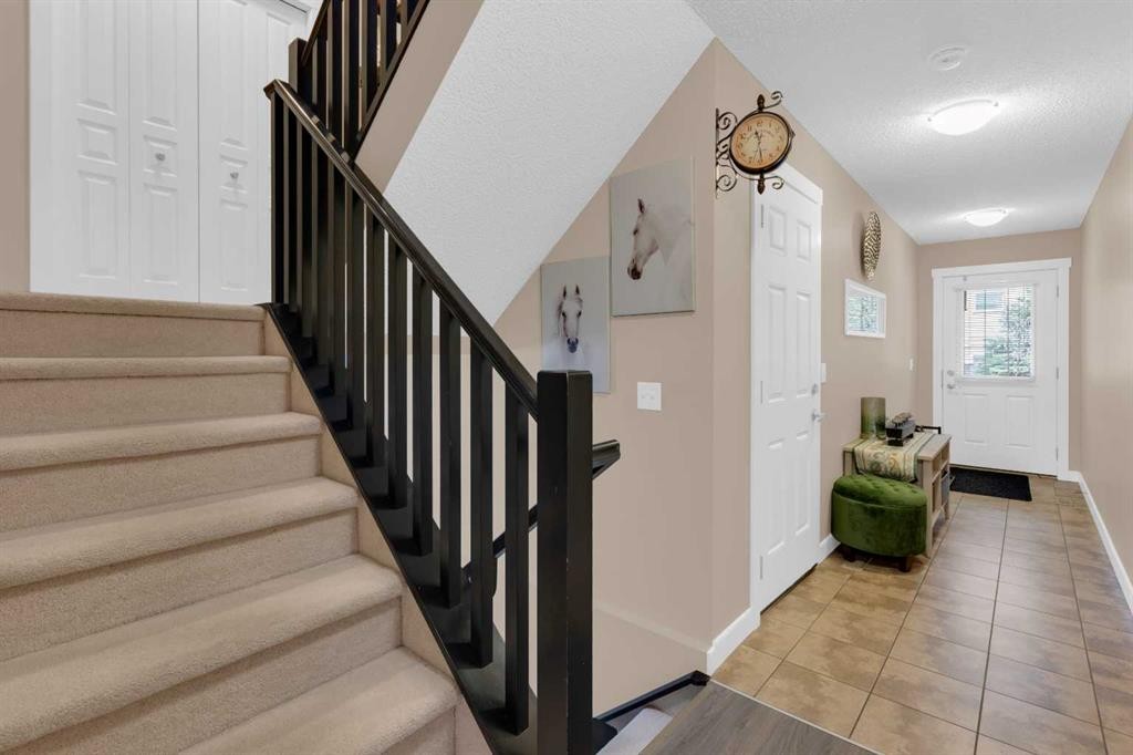 17-28 Heritage Drive, Cochrane, AB - Indoor Photo Showing Other Room