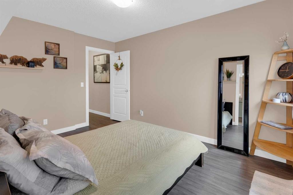 17-28 Heritage Drive, Cochrane, AB - Indoor