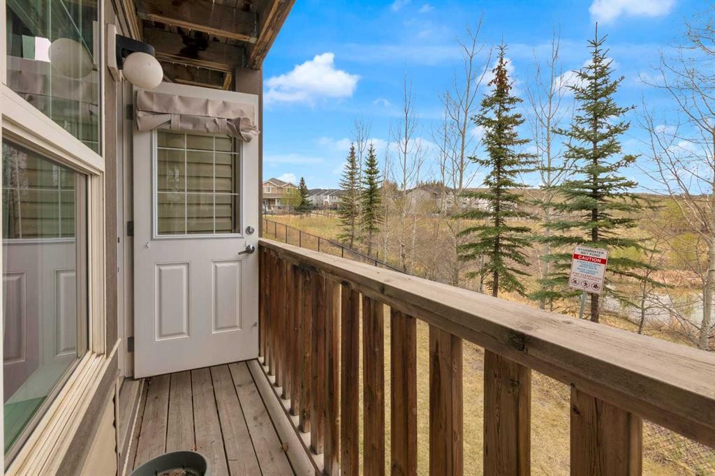 17-28 Heritage Drive, Cochrane, AB - Outdoor