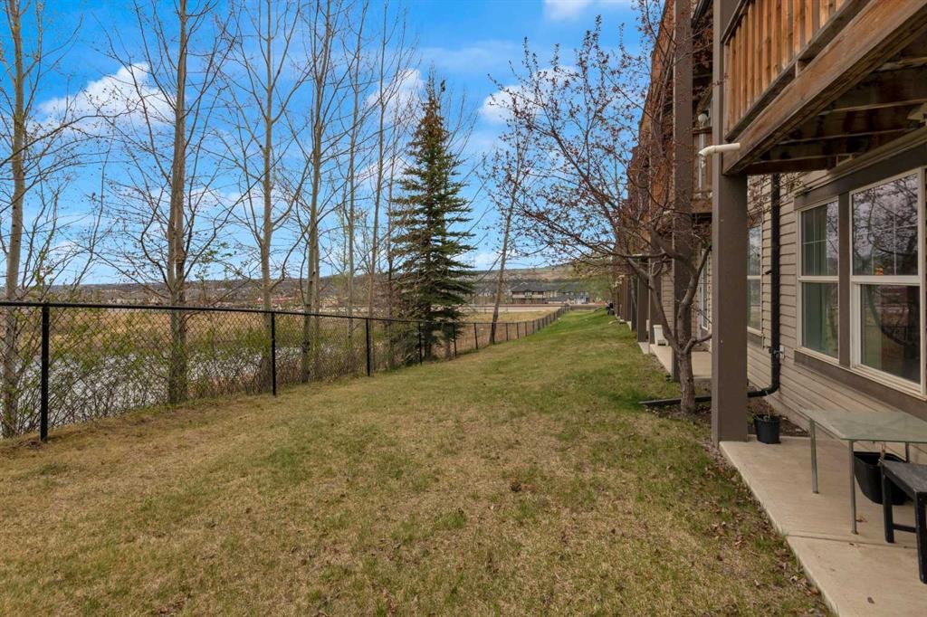 17-28 Heritage Drive, Cochrane, AB - Outdoor