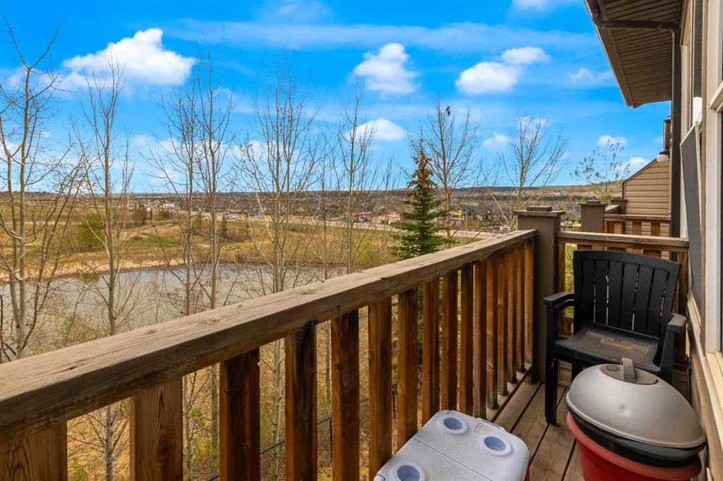 17-28 Heritage Drive, Cochrane, AB - Outdoor