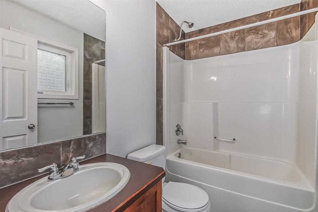 219 Kincora Lane Nw, Calgary, AB - Indoor Photo Showing Bathroom