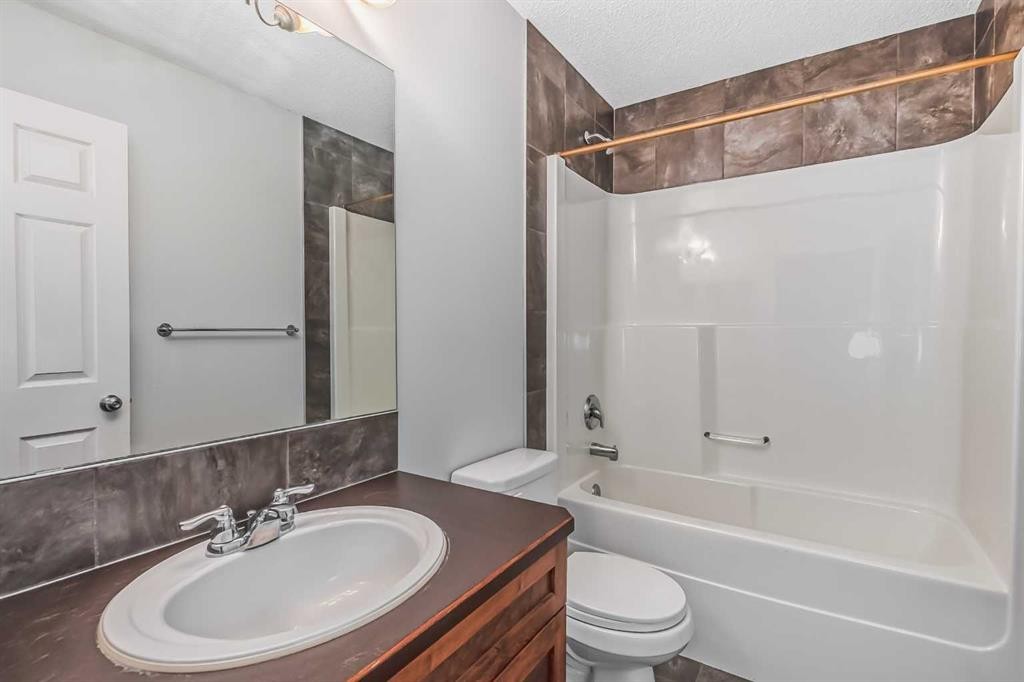 219 Kincora Lane Nw, Calgary, AB - Indoor Photo Showing Bathroom