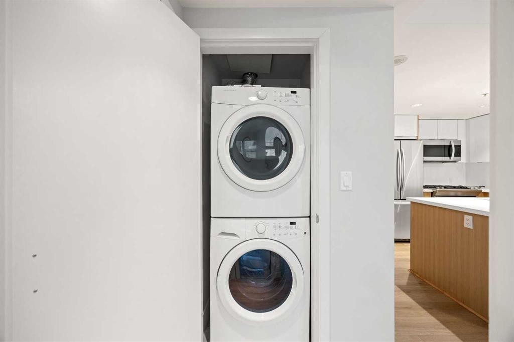 206-519 Riverfront Avenue Se, Calgary, AB - Indoor Photo Showing Laundry Room