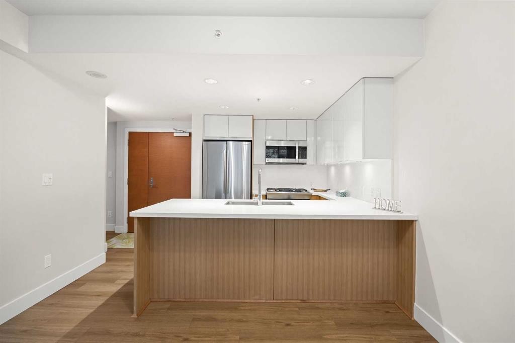 206-519 Riverfront Avenue Se, Calgary, AB - Indoor Photo Showing Kitchen With Stainless Steel Kitchen With Double Sink