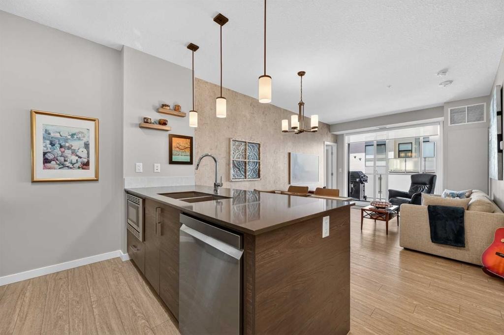 504-122 Mahogany Centre Se, Calgary, AB - Indoor Photo Showing Kitchen With Double Sink With Upgraded Kitchen