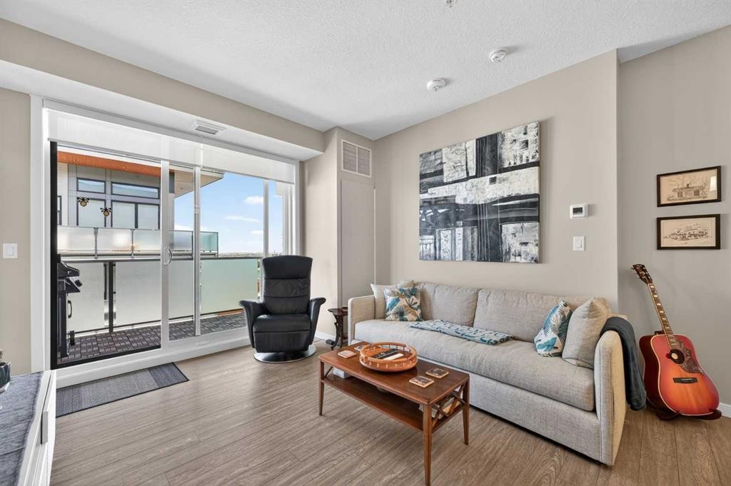 504-122 Mahogany Centre Se, Calgary, AB - Indoor Photo Showing Living Room