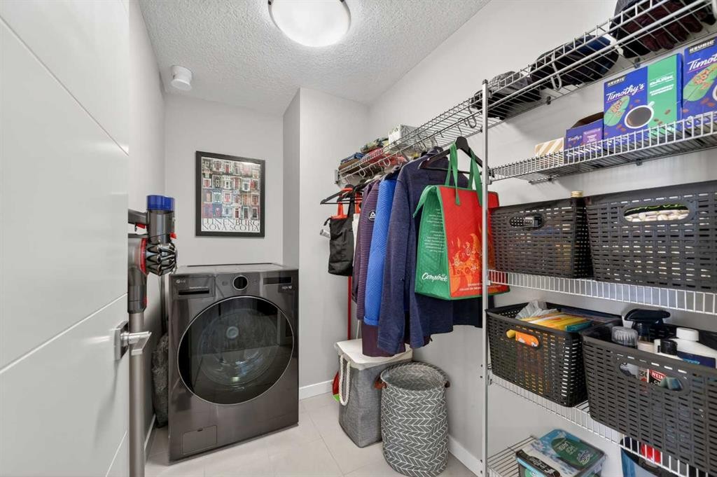 504-122 Mahogany Centre Se, Calgary, AB - Indoor Photo Showing Laundry Room