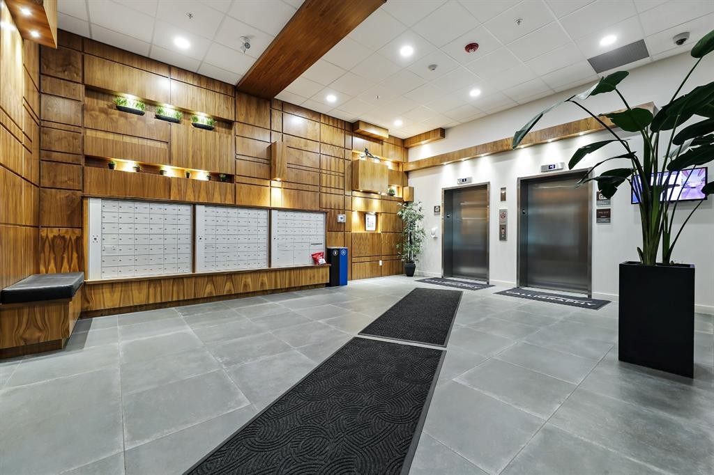 504-122 Mahogany Centre Se, Calgary, AB - Indoor Photo Showing Other Room