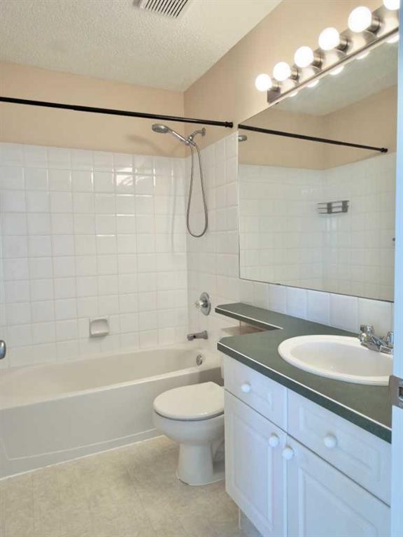 206 Tuscany Drive Nw, Calgary, AB - Indoor Photo Showing Bathroom
