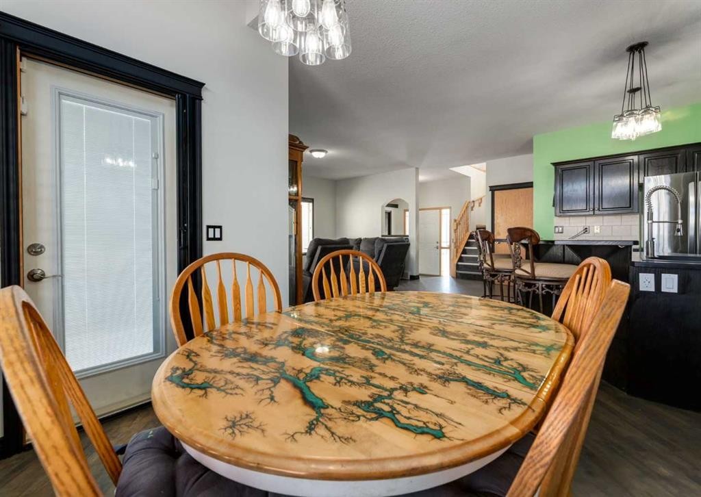 244 Stonegate Close Nw, Airdrie, AB - Indoor Photo Showing Dining Room