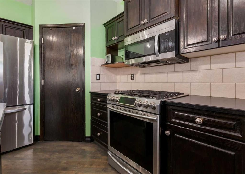 244 Stonegate Close Nw, Airdrie, AB - Indoor Photo Showing Kitchen
