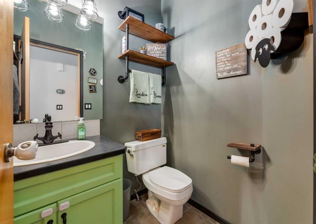 244 Stonegate Close Nw, Airdrie, AB - Indoor Photo Showing Bathroom