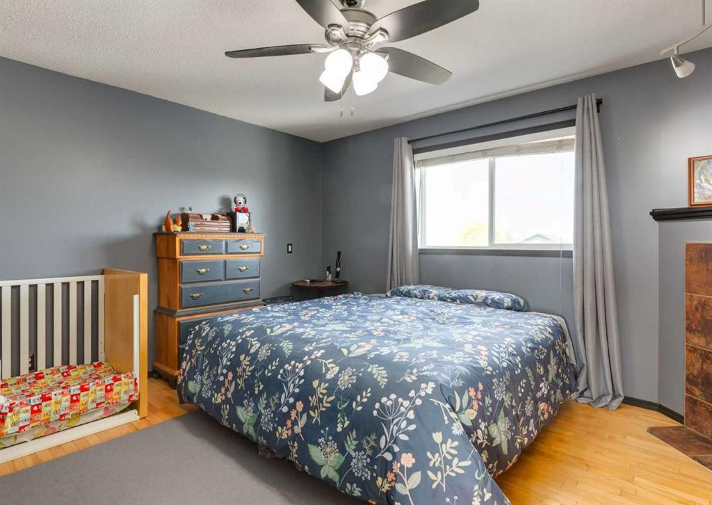 244 Stonegate Close Nw, Airdrie, AB - Indoor Photo Showing Bedroom