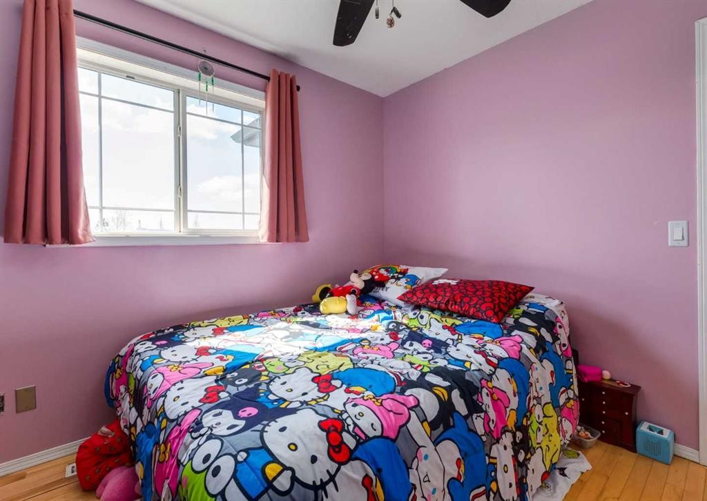 244 Stonegate Close Nw, Airdrie, AB - Indoor Photo Showing Bedroom