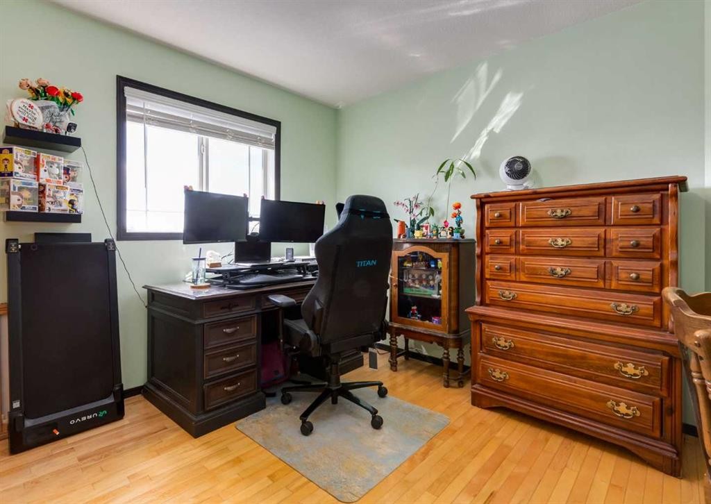 244 Stonegate Close Nw, Airdrie, AB - Indoor Photo Showing Office
